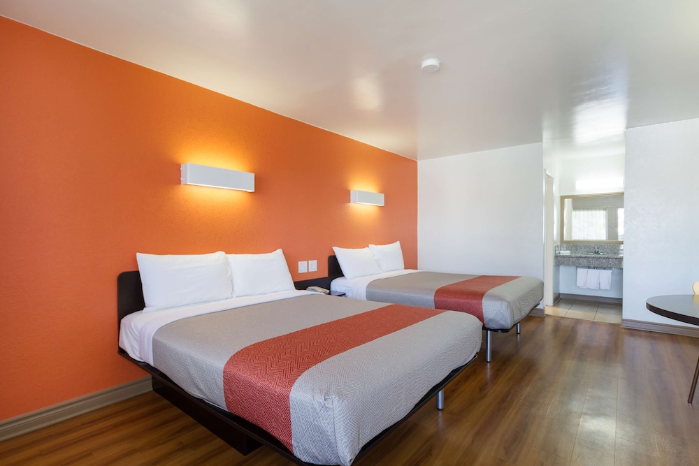 Motel6 Claremont, CA 30/54
