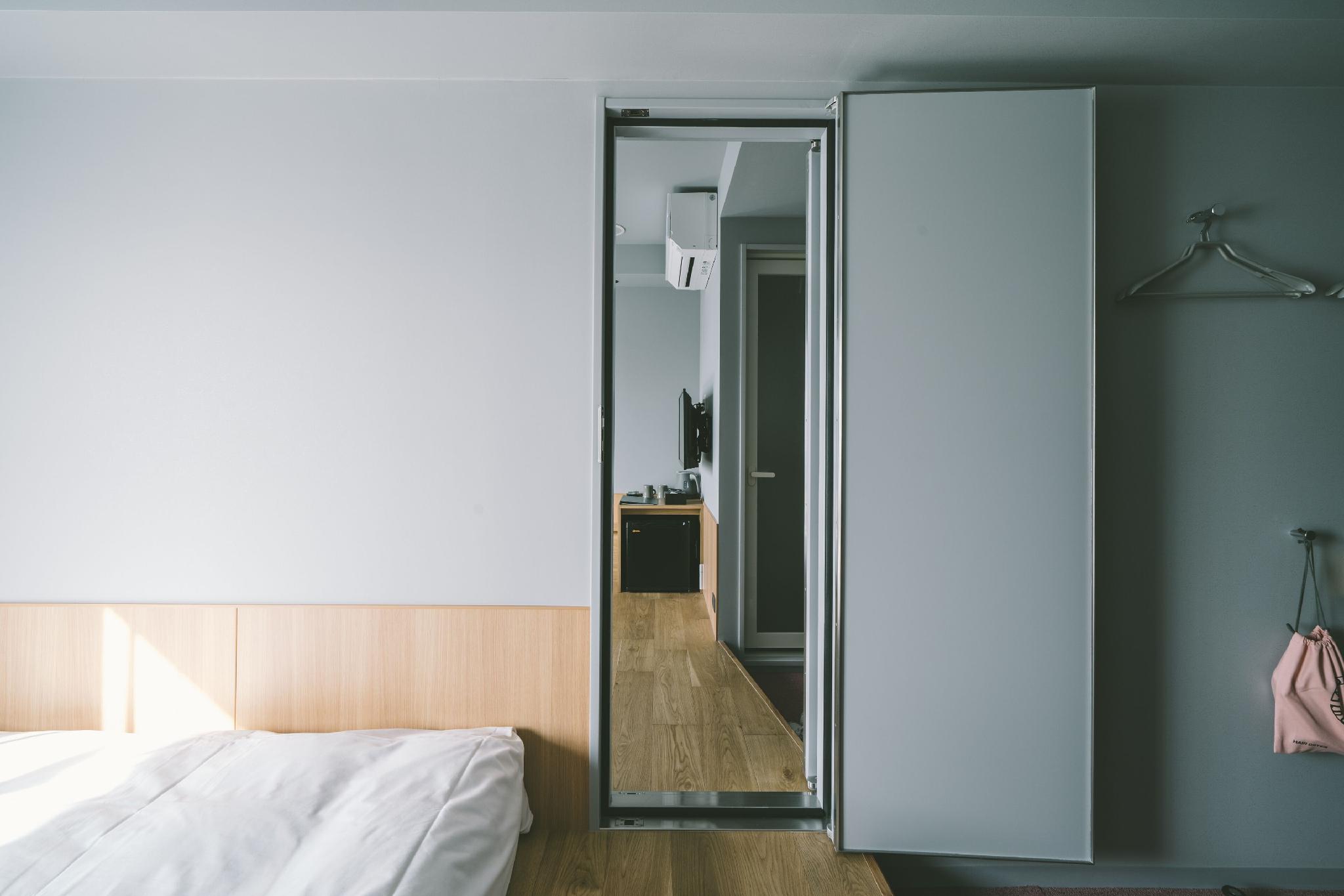 CONNECTING, DOUBLE AND TWIN BEDS