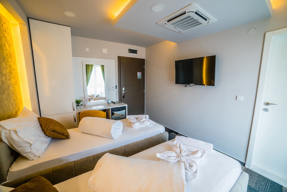 Hotel River 17/53