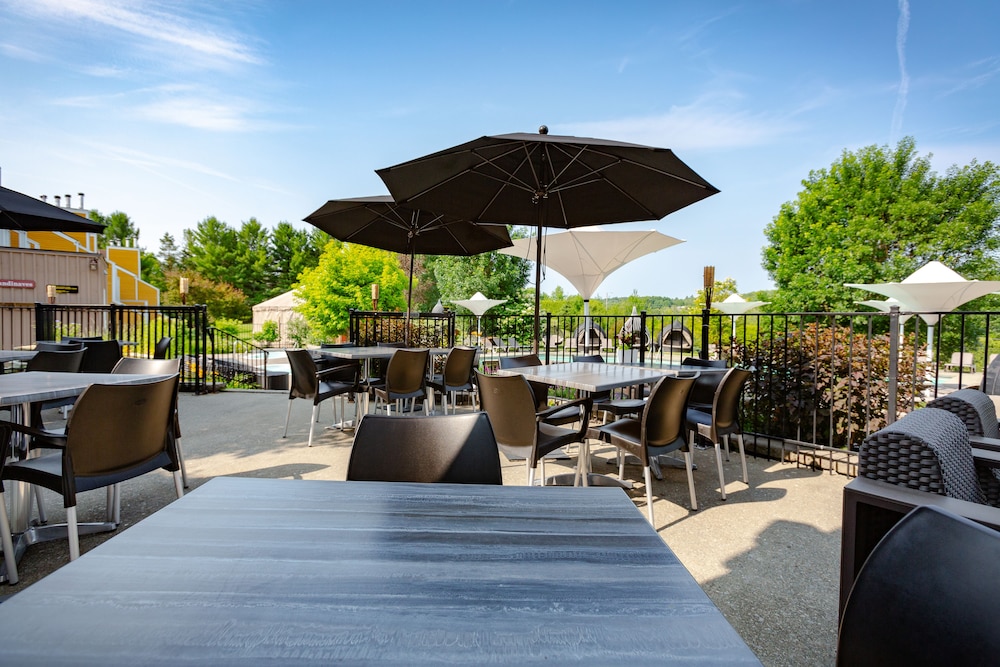 ESTRIMONT SUITES & SPA 44/61