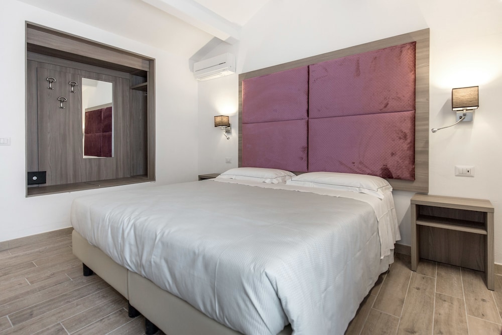 غرفة عائلية بسرير فردي وسرير كوين مع أريكة في الملحق، Apollo Guest House 10/10
