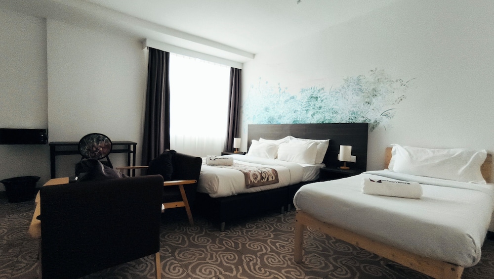 FAMILY, MULTIPLE BEDS