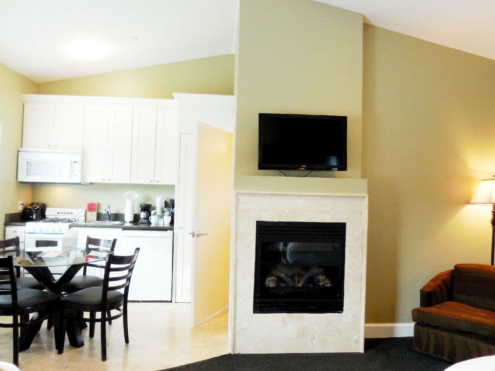 Sea Breeze Inn And Cottages 60/75