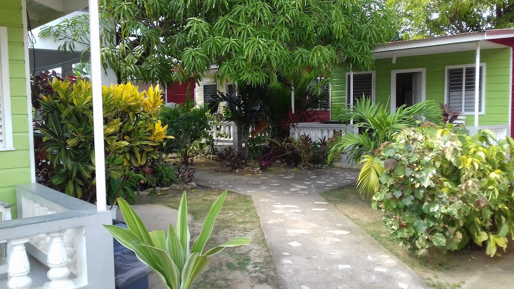 Roots Bamboo Beach Resort 23/27