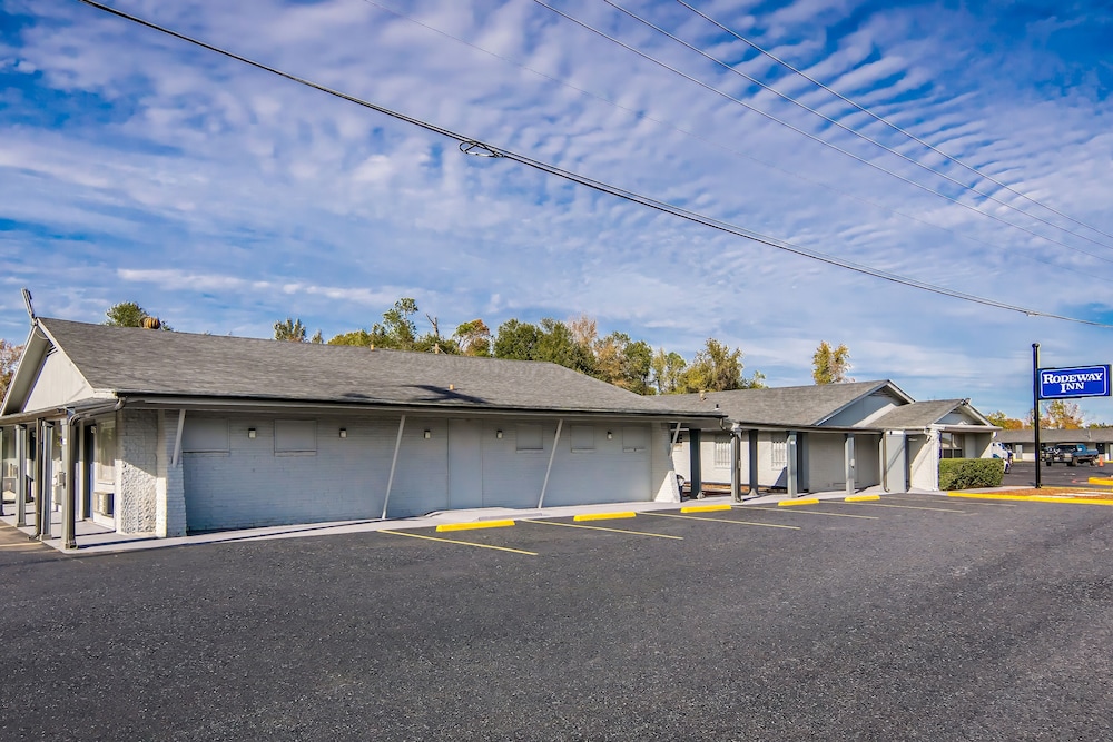 Rodeway Inn Palestine, TX 22/27