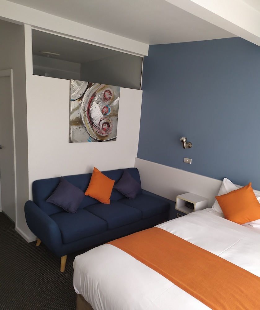 Waterfront Lodge Motel 27/70
