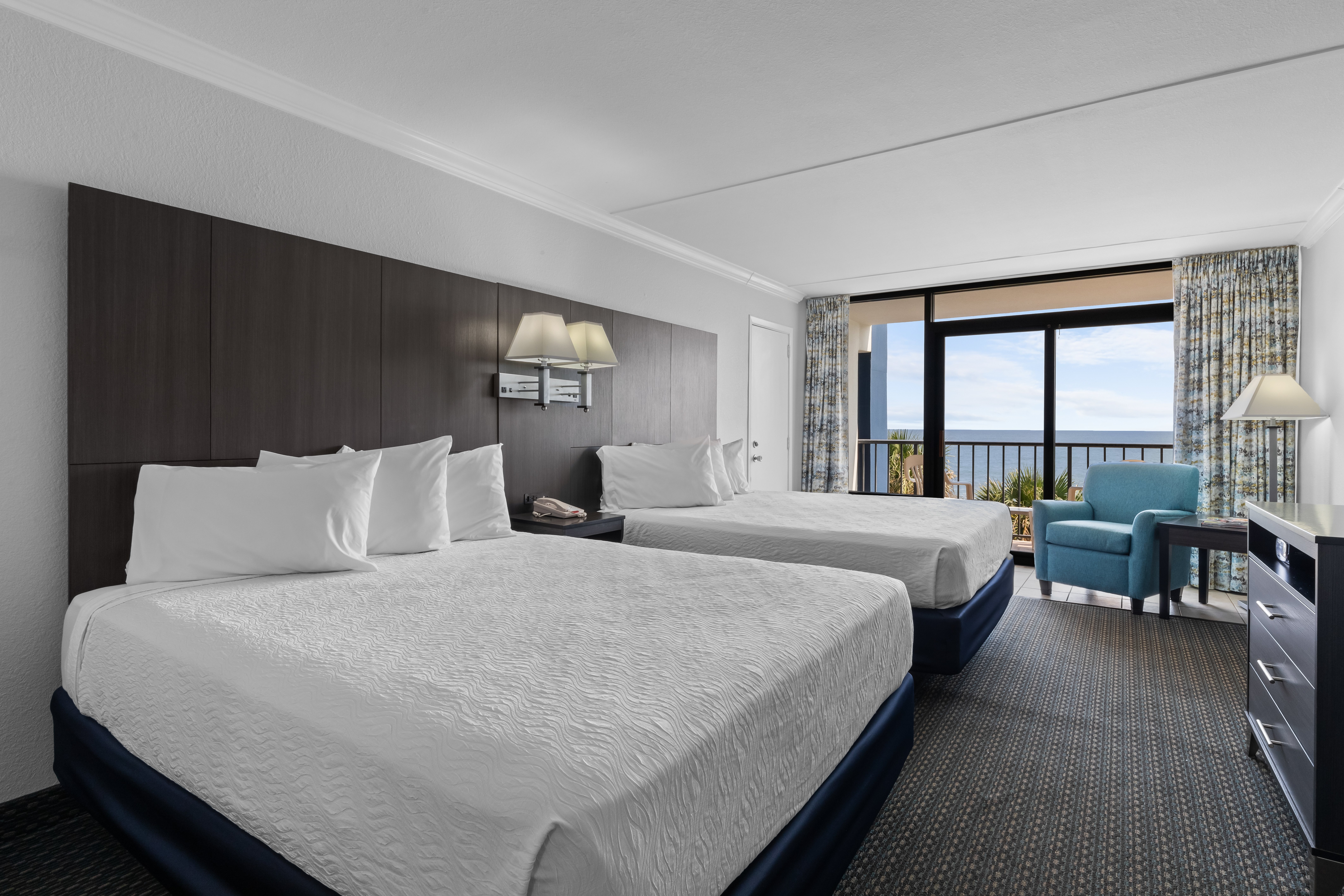Grande Shores Ocean Resort 37/84