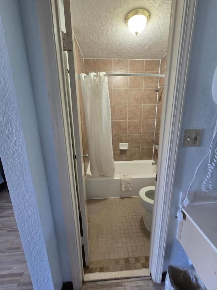 Best Price Motel & Suites 56/56