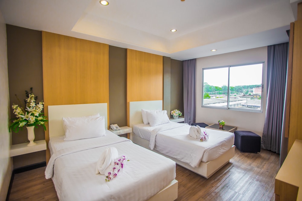 New Travel Lodge Hotel 36/63