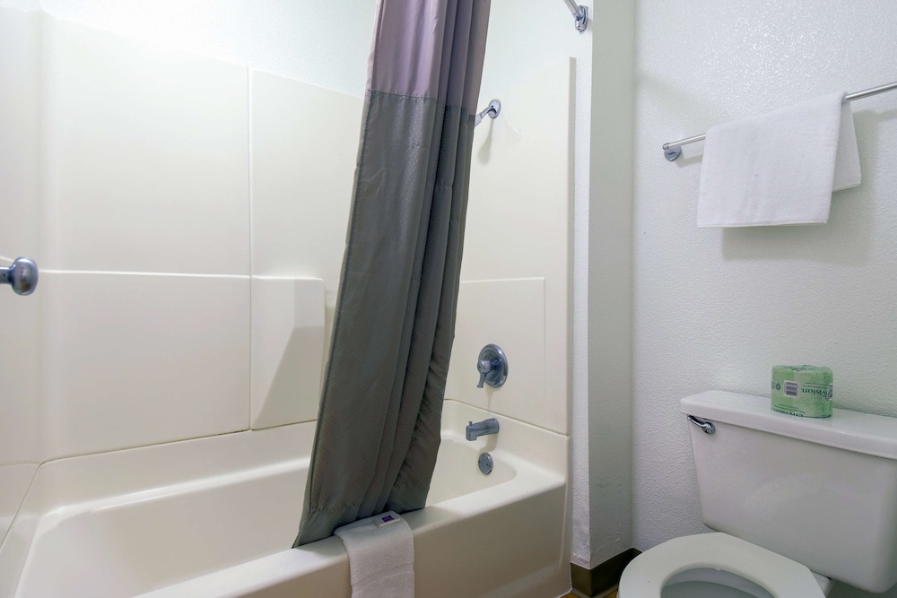 Motel6 Palm Springs, CA - Downtown 25/28
