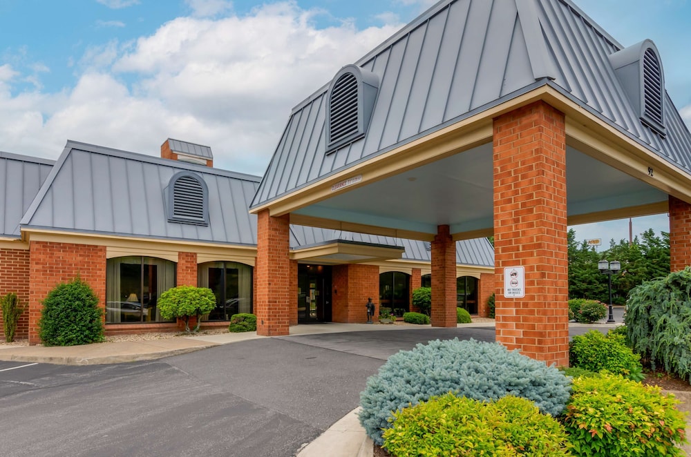 Spark by Hilton Staunton 3/41