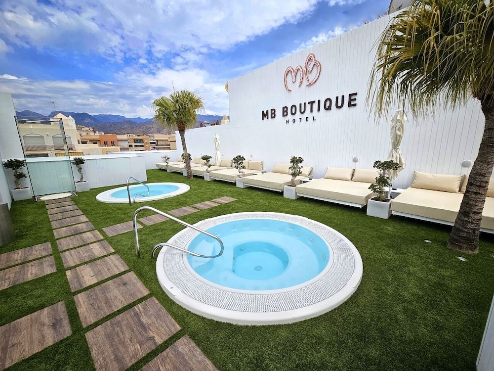 MB BOUTIQUE HOTEL 42/50