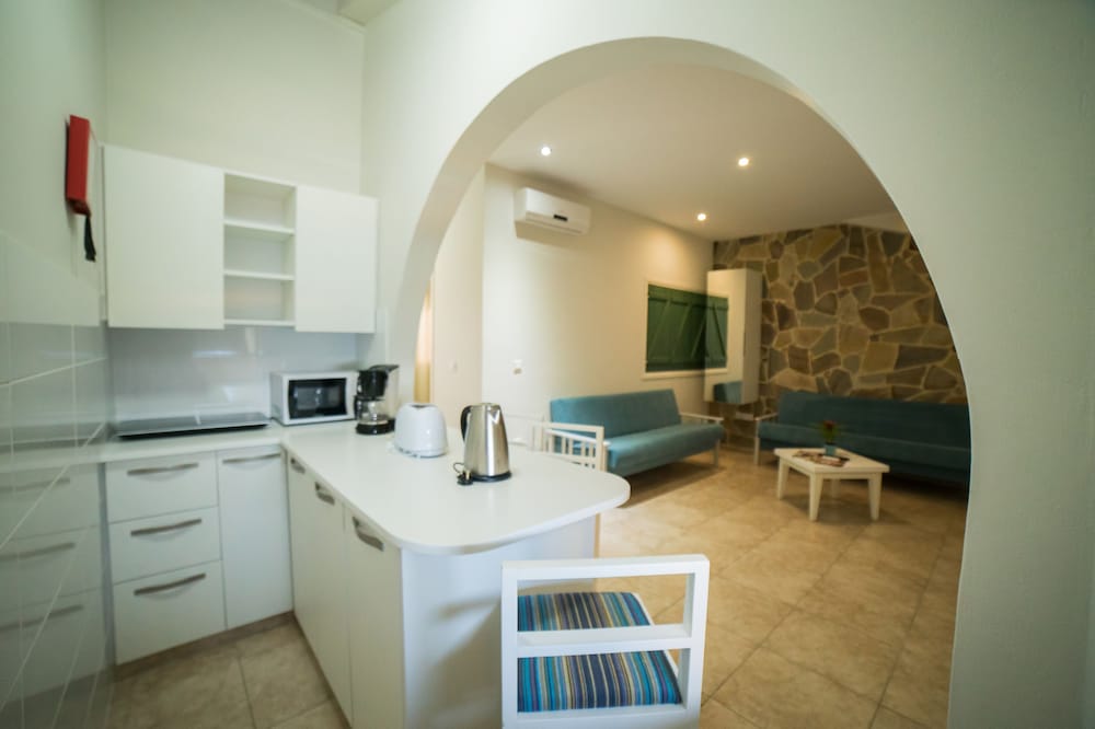 Myroandrou Hotel Apartments 15/38