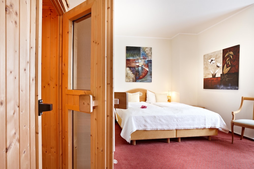 Hotel Danischer Hof Altenholz By Tulip Inn 13/45