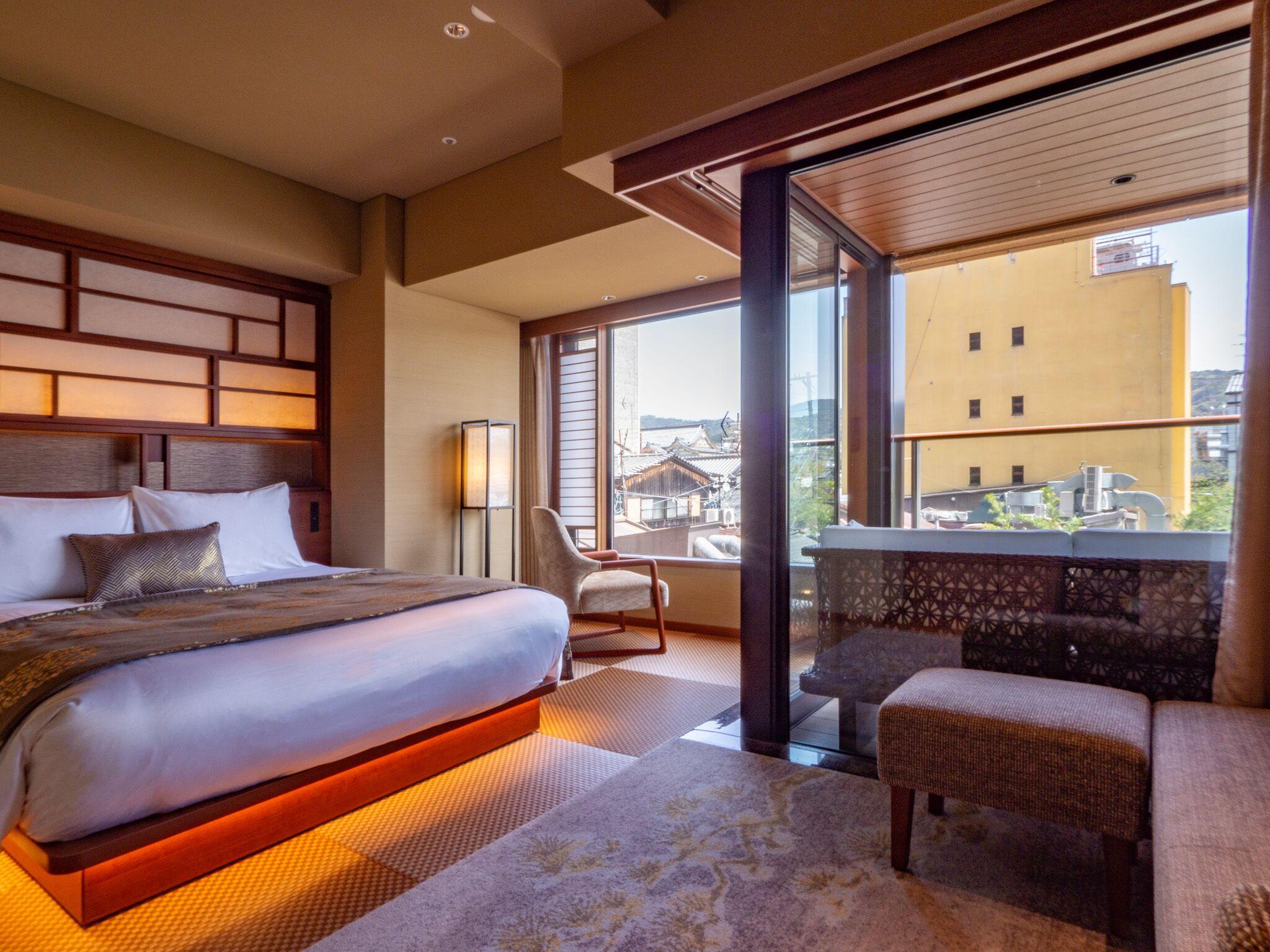 Double Bed, Annex