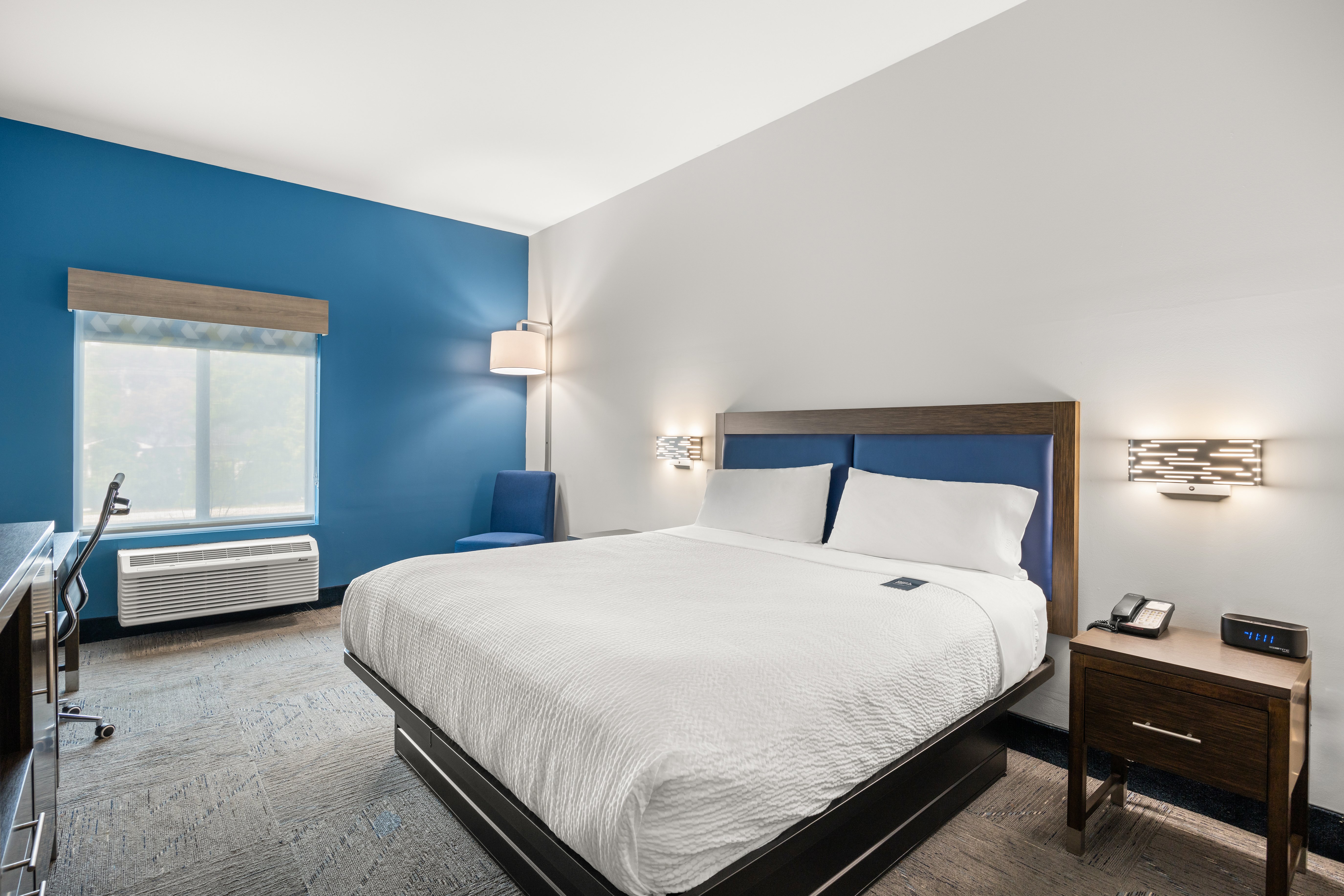 غرفة قياسية بسرير كينج، Holiday Inn Express Asheville Woodfin an IHG Hotel 9/10