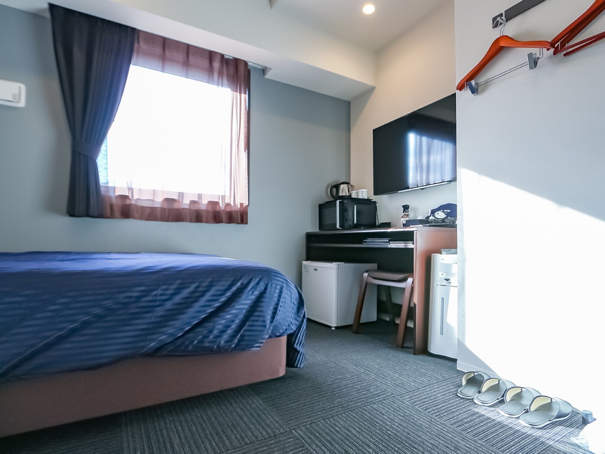 ROOM, SINGLE, SMOKING
