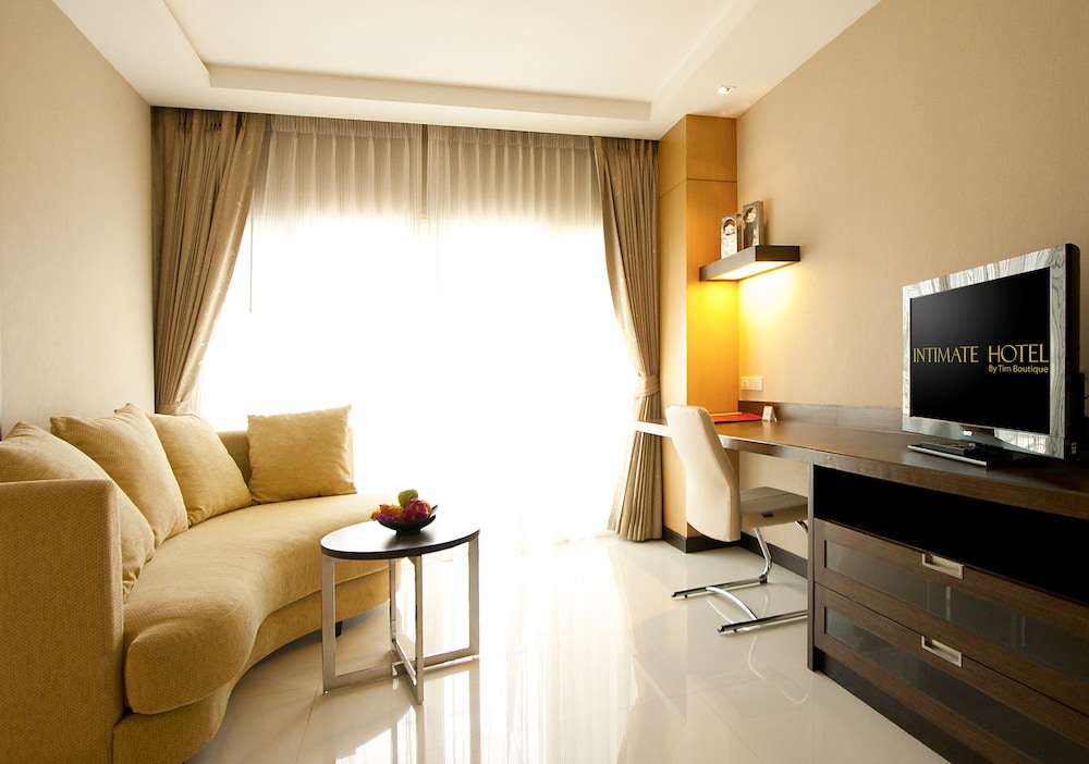Intimate Hotel 50/62
