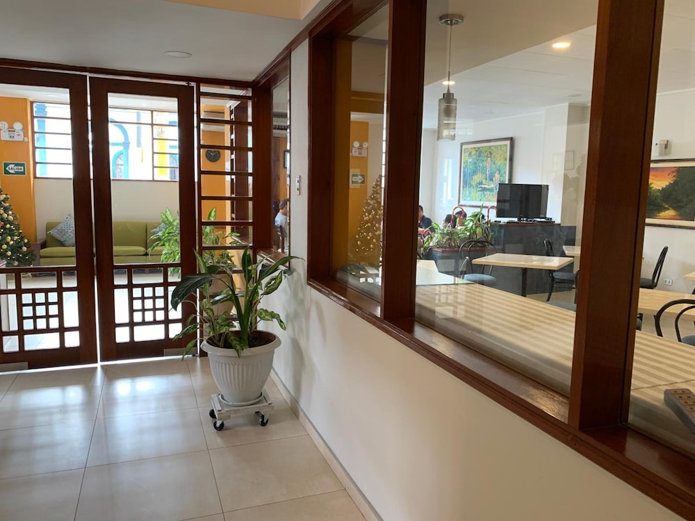 Acosta Hotel 55/55