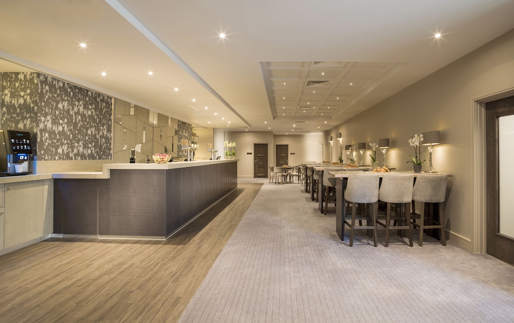 Boulevard Hotel 6/50