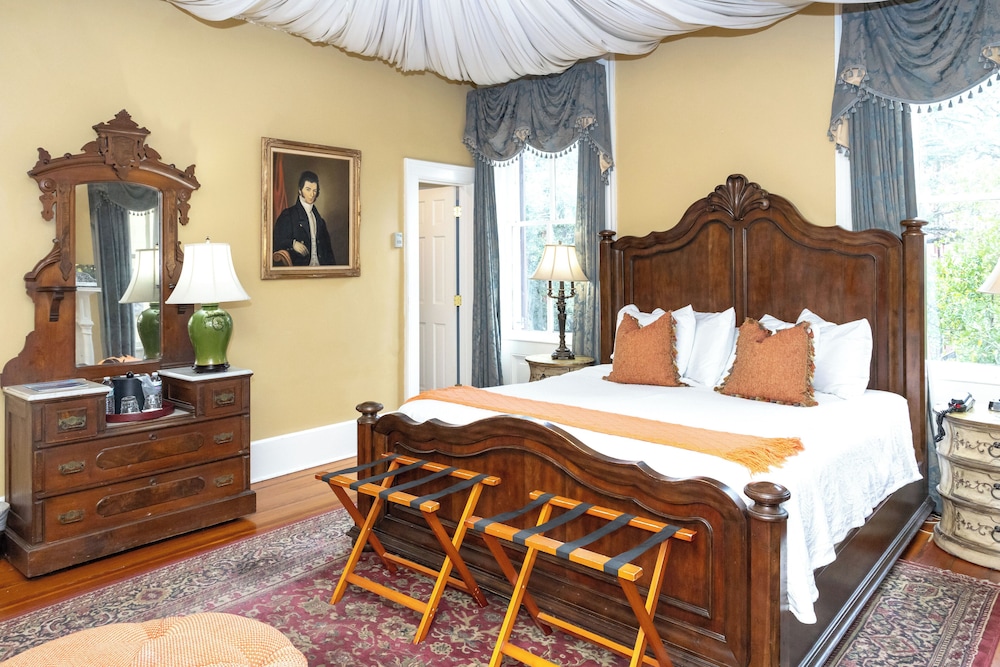 LUXURY, QUEEN BED, MAIN HOUSE