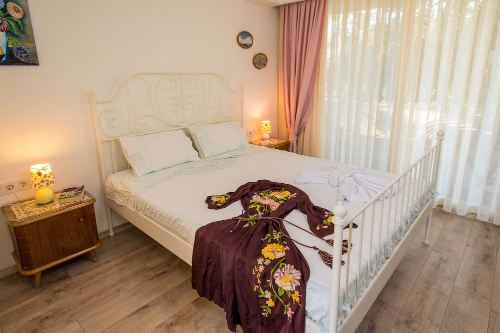 Destina Boutique Hotel 4/42