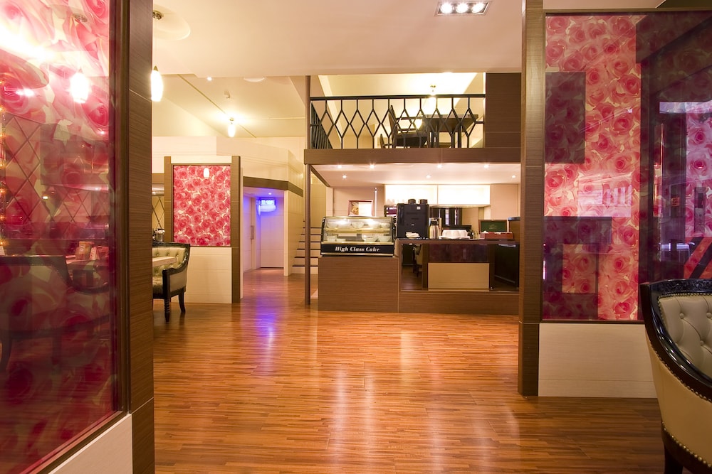 Erin Hotel 7/38