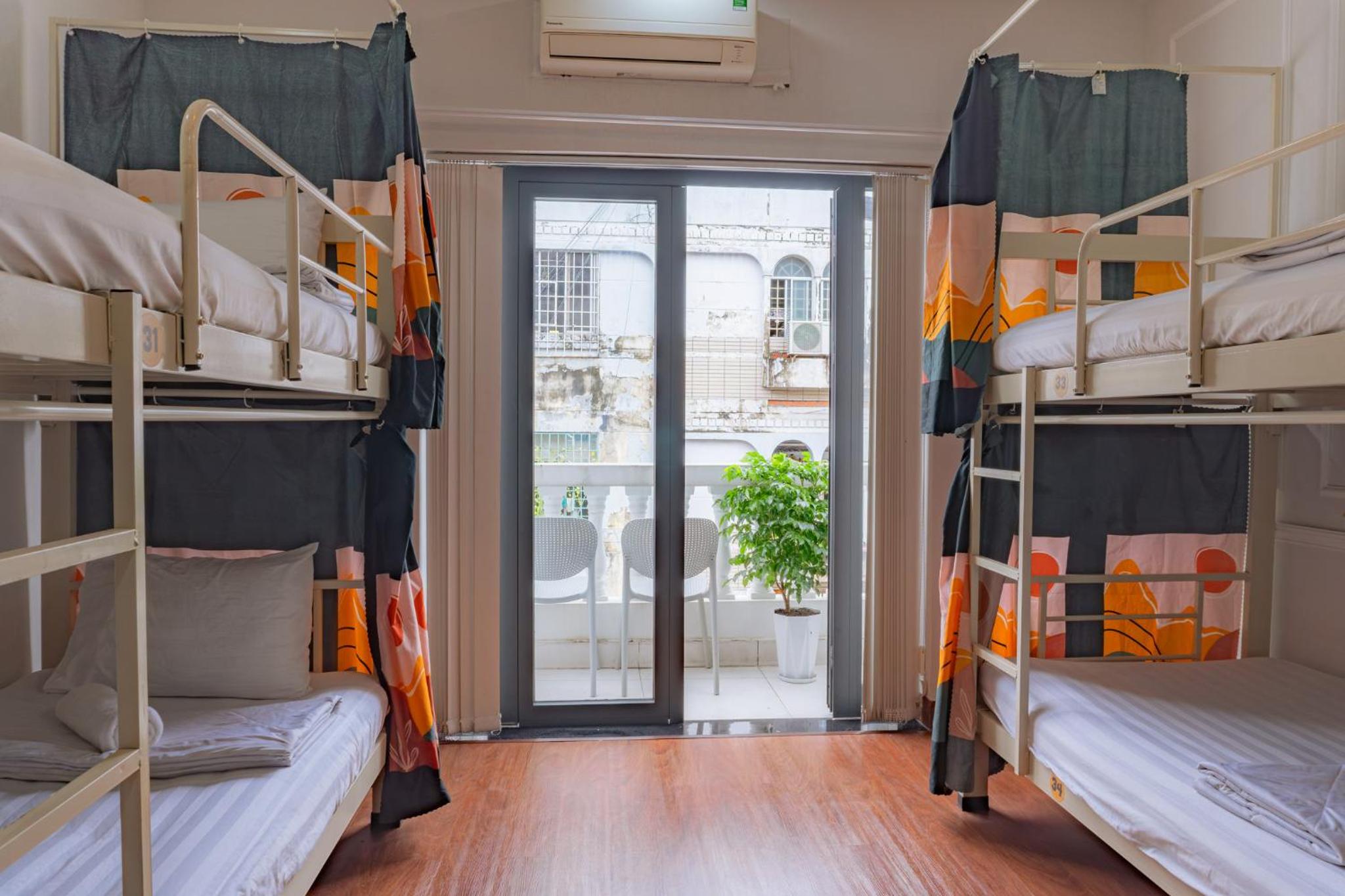 Saigon Authentic Hostel - City Walk, Cooking Class, Food Tour, Breakfast, Gym, Rooftop 12/35