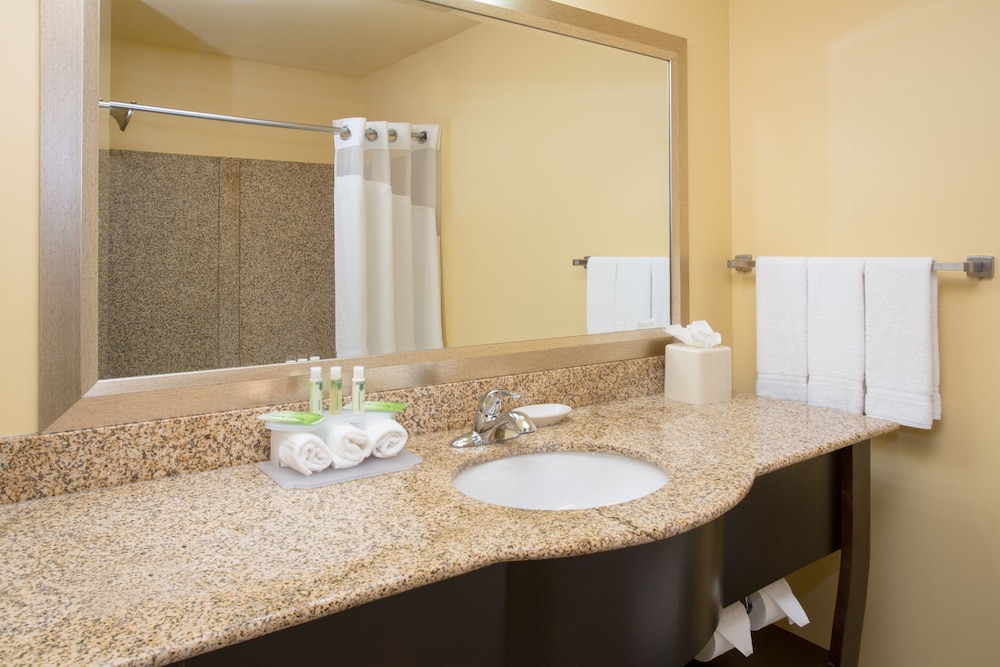 Holiday Inn Express Hotel And Suites Denver North Thornton 30/69