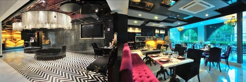 Skye Hotel Bangkok 56/58