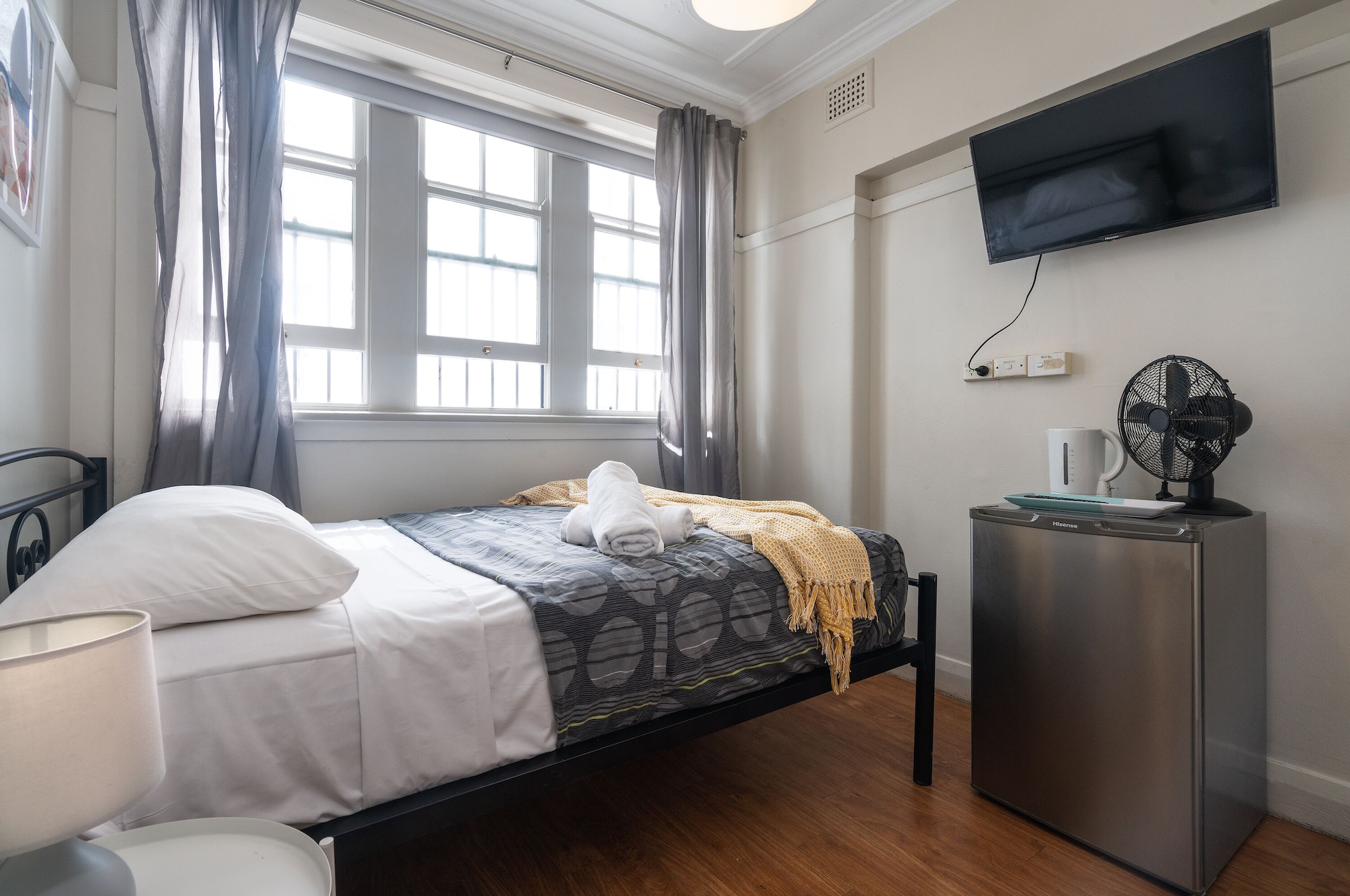 ROOM, DOUBLE BED, SHARED BATHROOM