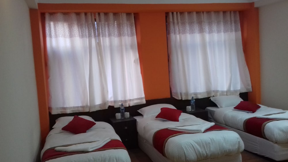 FEMALE DORM, ROYAL, 6 BEDS
