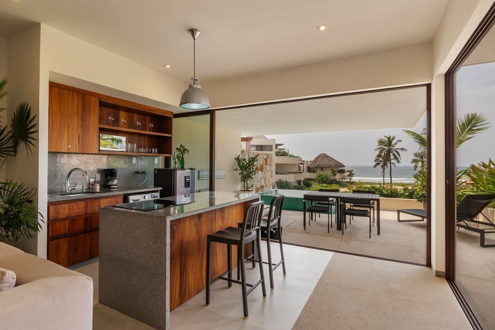 Marea Beachfront Villas 37/50