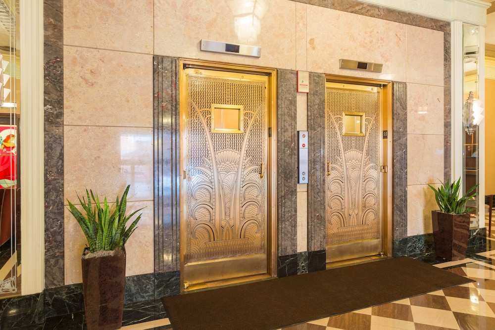 Ambassador Hotel Milwaukee, Trademark Collection by Wyndham 7/67