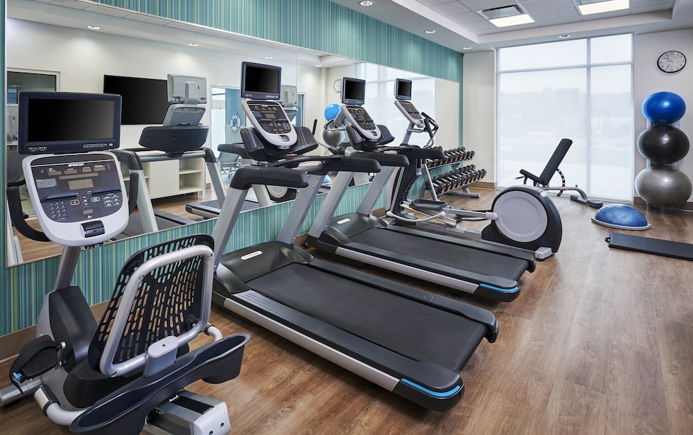 Holiday Inn Express & Suites Windsor East – Lakeshore, an IHG Hotel 32/70