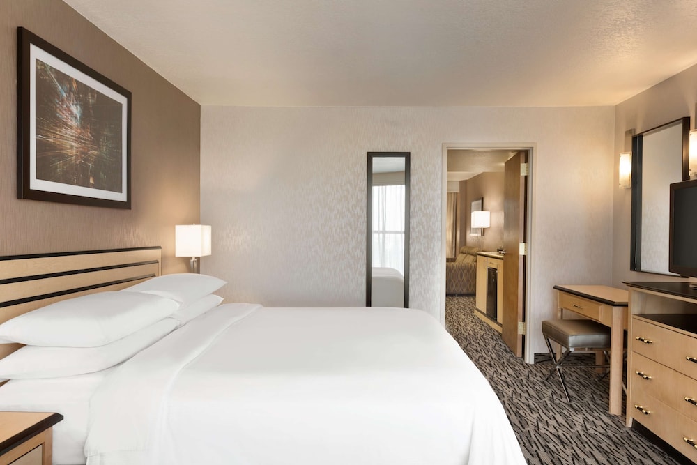 Conference, Suite, King Bed, Sofa
