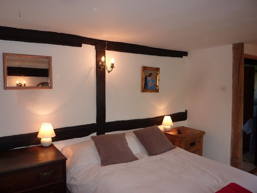 Dunsfold B&amp;B 14/44