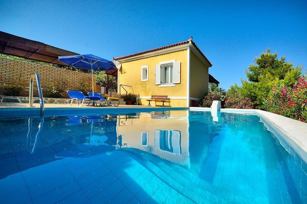 Mouzakis Villas 35/37