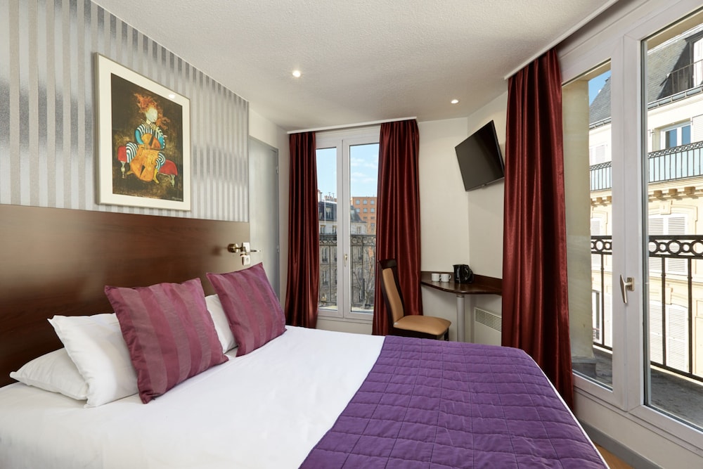 ROOM, DOUBLE BED