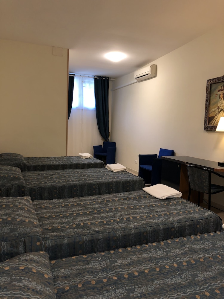 Hotel Chopin 9/30