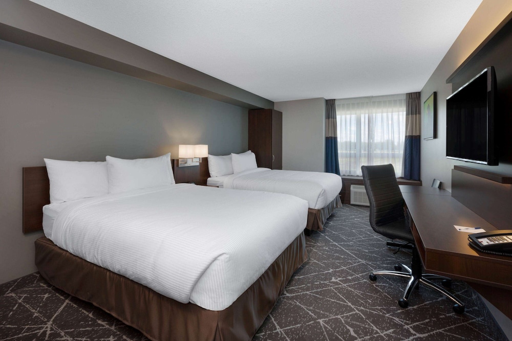 Microtel Inn And Suites By Wyndham Portage La Prairie 15/33