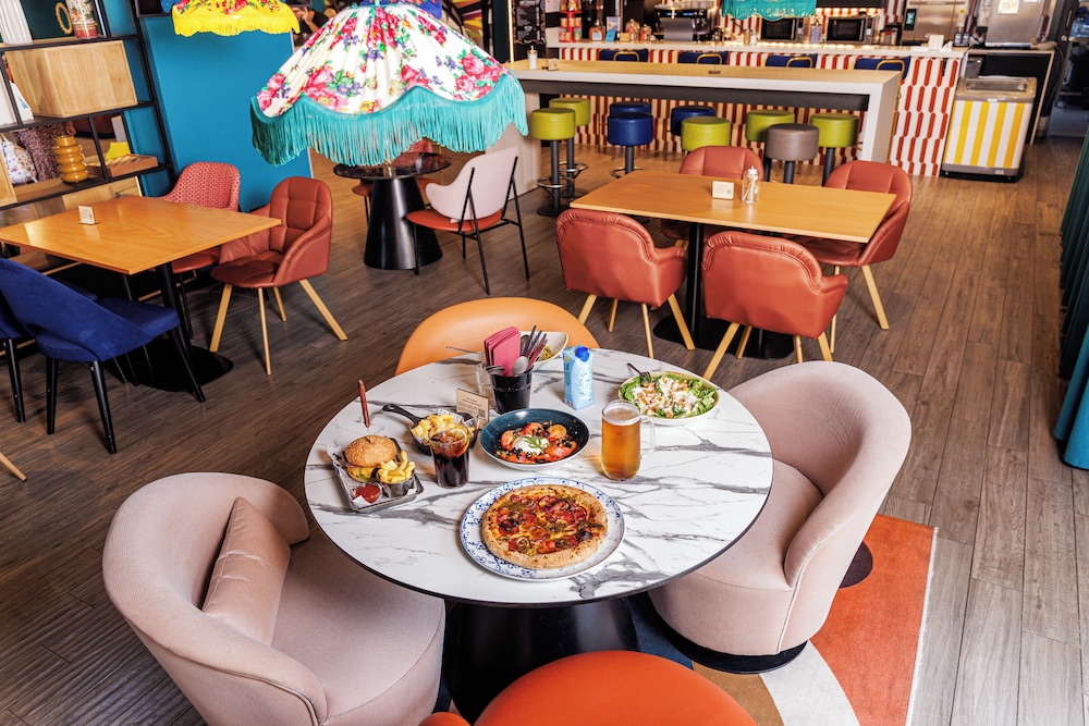 restaurant cafeteria