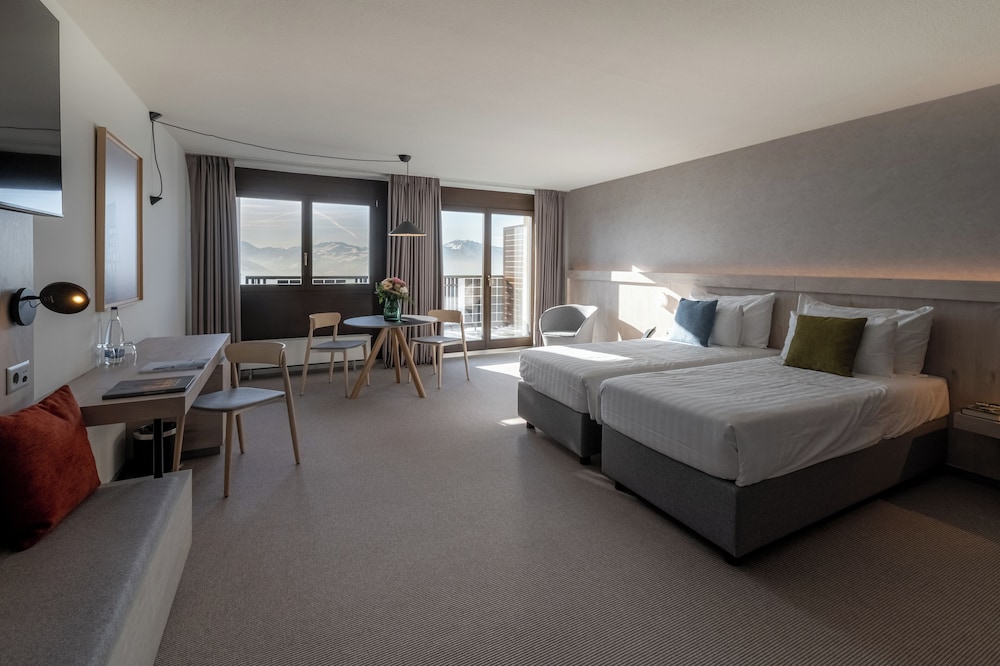 Panorama, Superior, King Bed, Mountain View