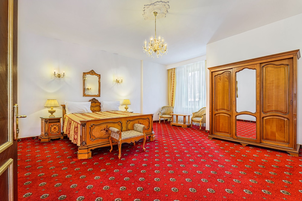 Aurelius Hotel 35/49