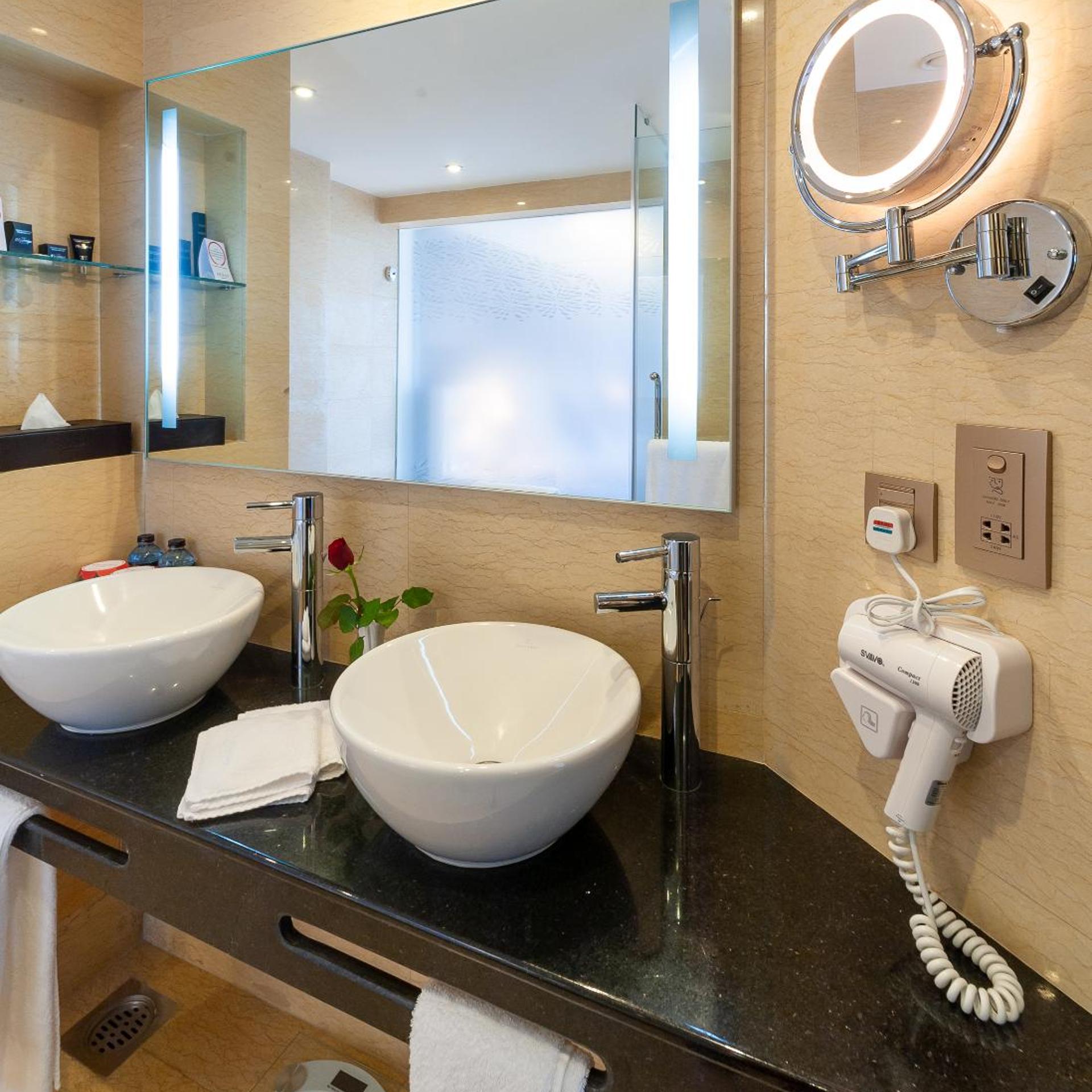 EXECUTIVE SUITES