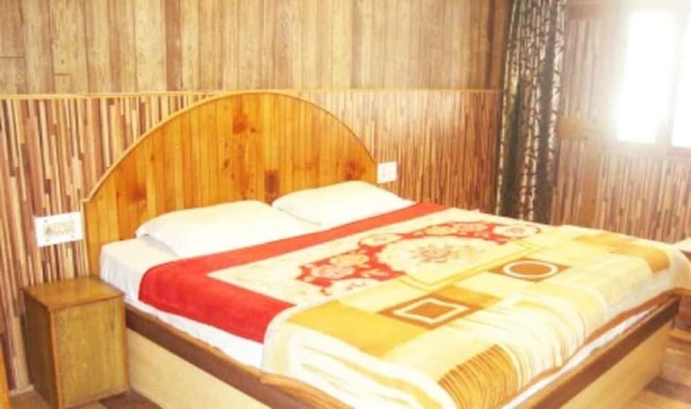 Hotel Tashila - Manali 8/17