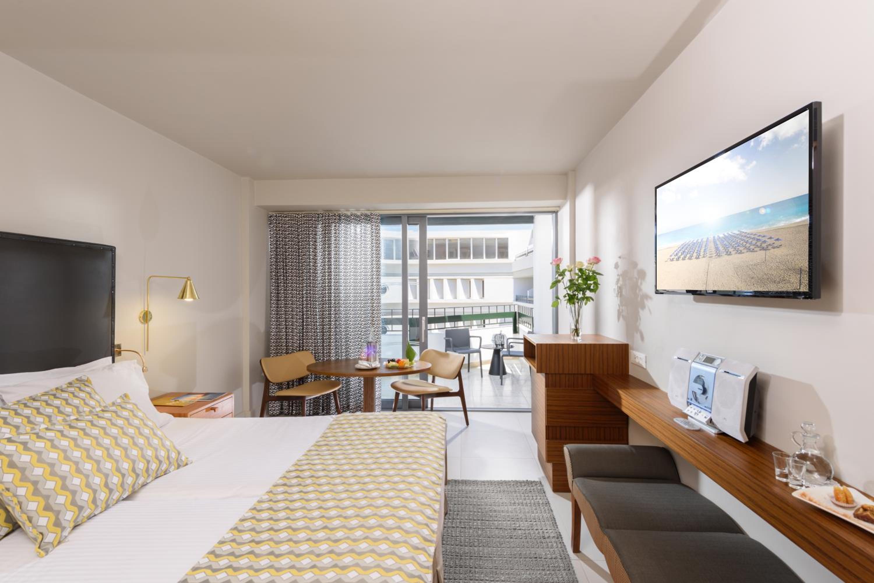 Room, Double Bed, Lateral Side Sea View