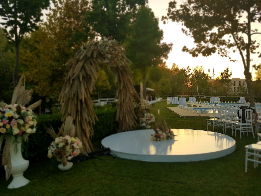 Mak Albania Hotel 60/64