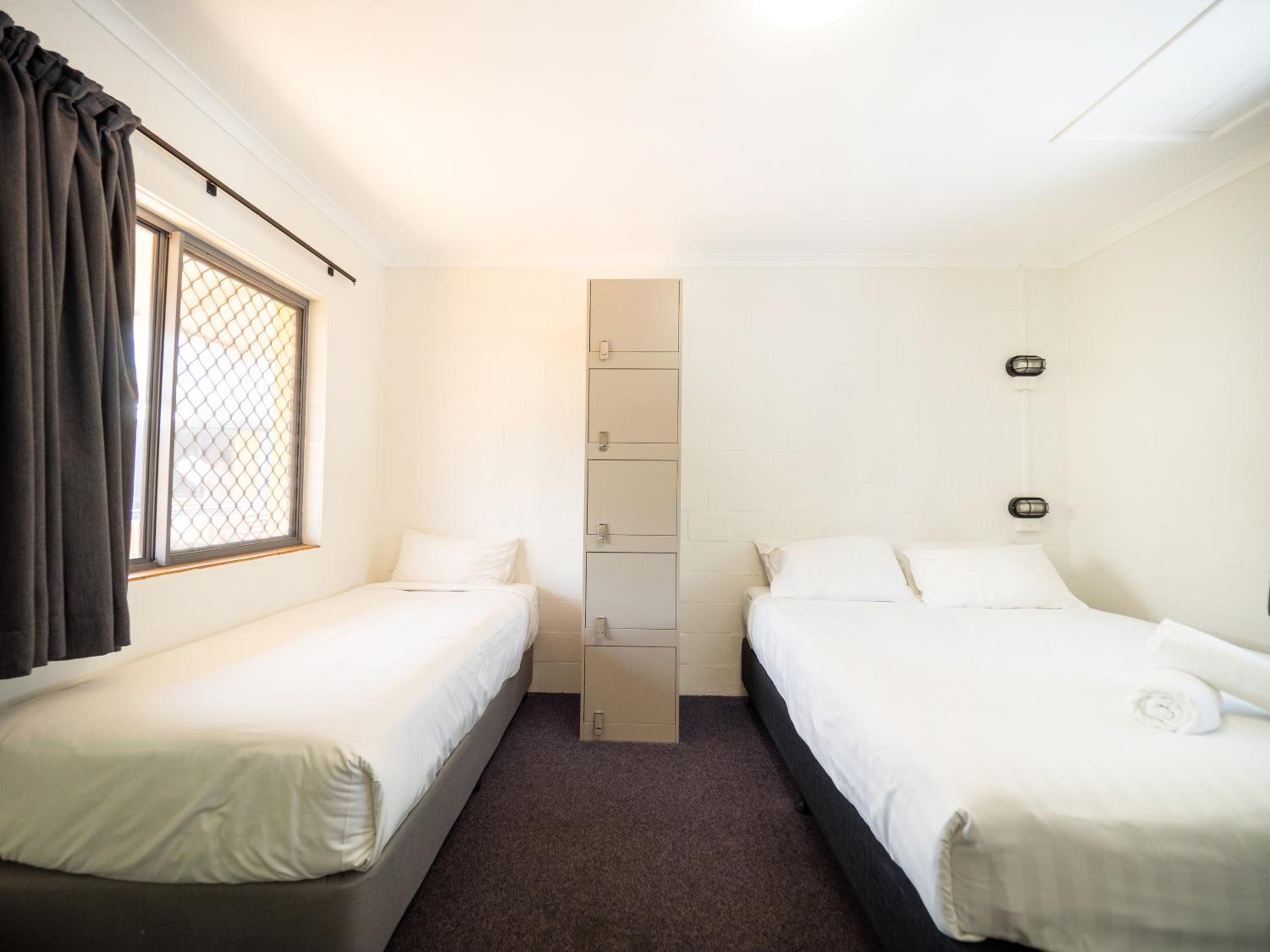 ROOM, SINGLE BED, QUEEN BED