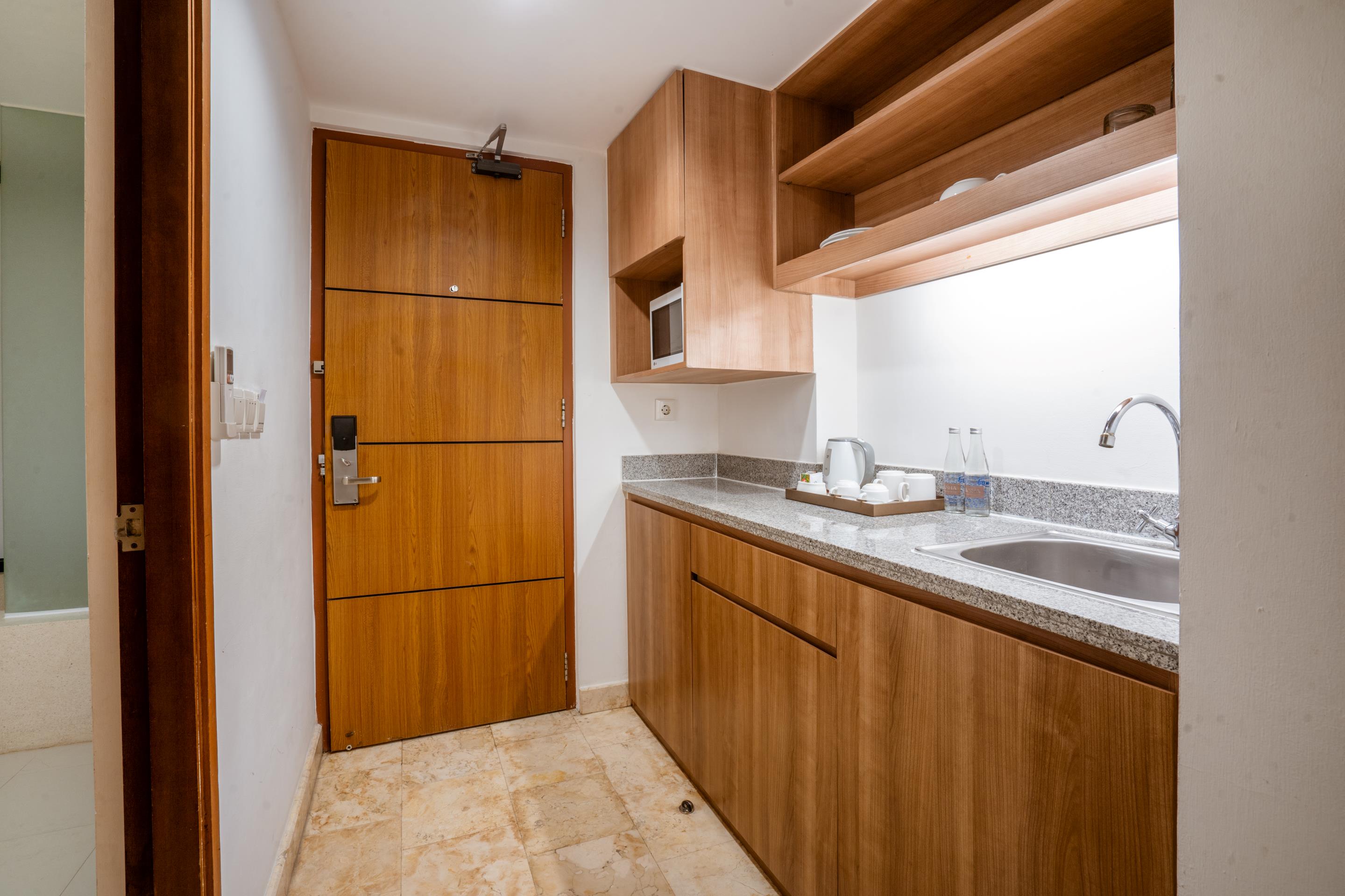 Deluxe Pool Suite، Cross Vibe Paasha Atelier Bali Kuta 5/7